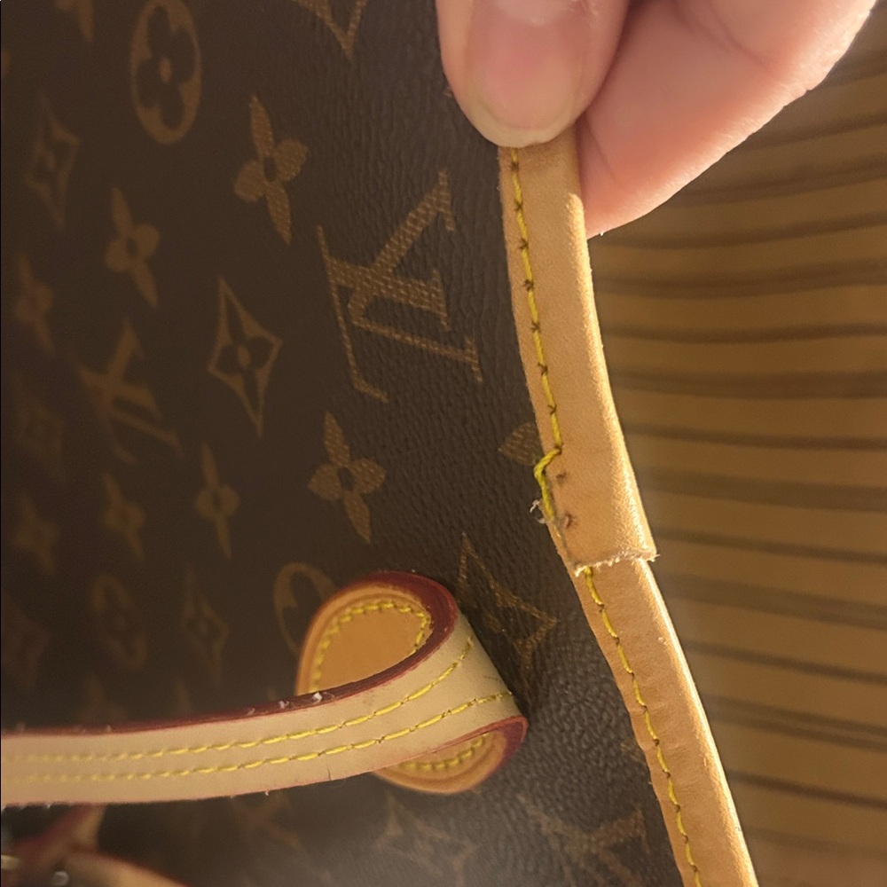 Louis Vuitton Brown Monogram Tote , 2019, MM - Picture 11 of 13